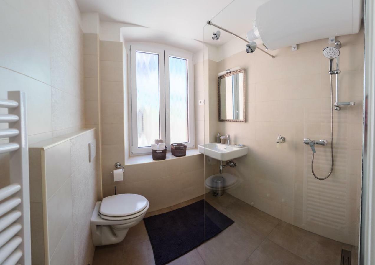 Franckina Hisa Apartment Izola Bagian luar foto